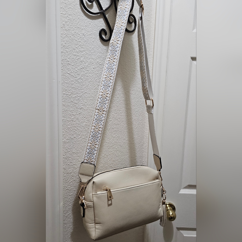 Roulens Cream Crossbody Bag with Guitar Strap EUC - Picture 11 of 16